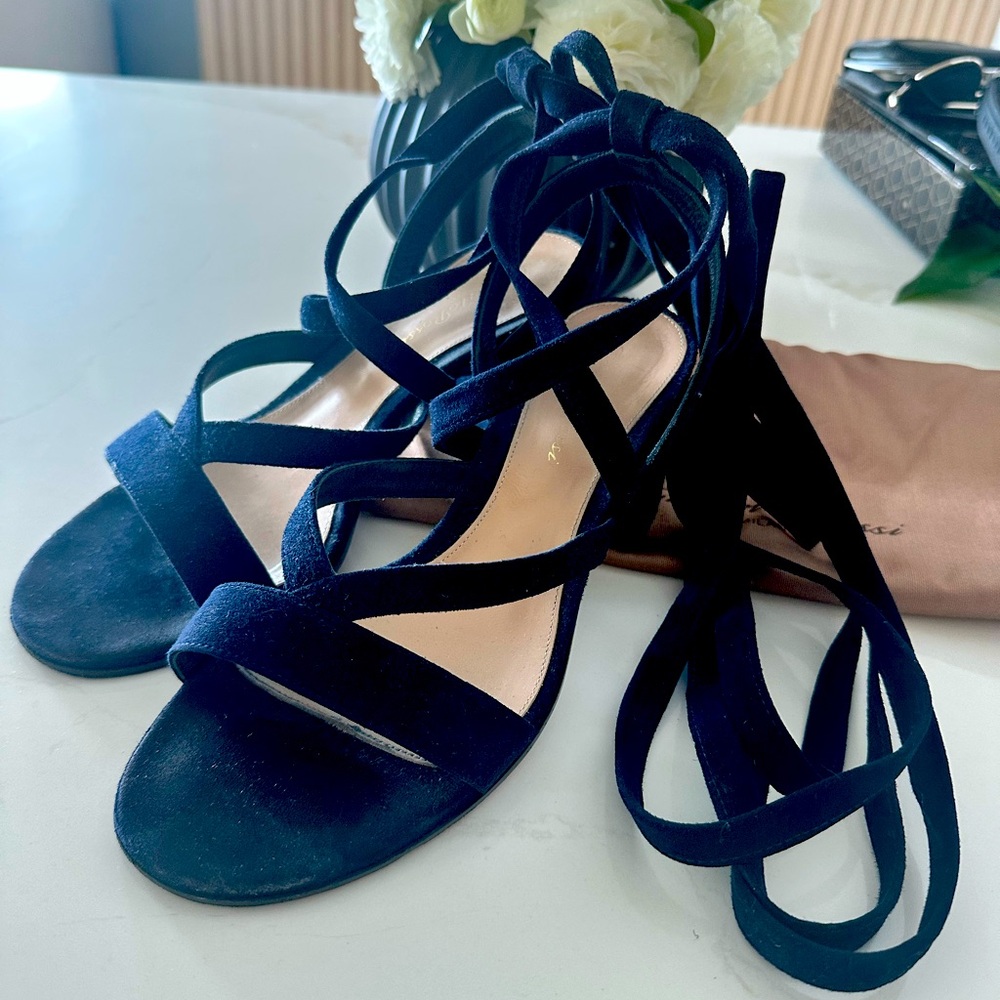 Gianvito Rossi Janis Low Navy Heels